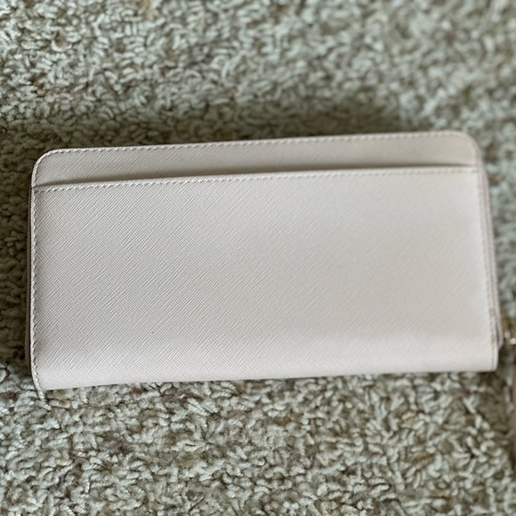 Kate Spade Pale Pink zip wallet - Picture 4 of 4